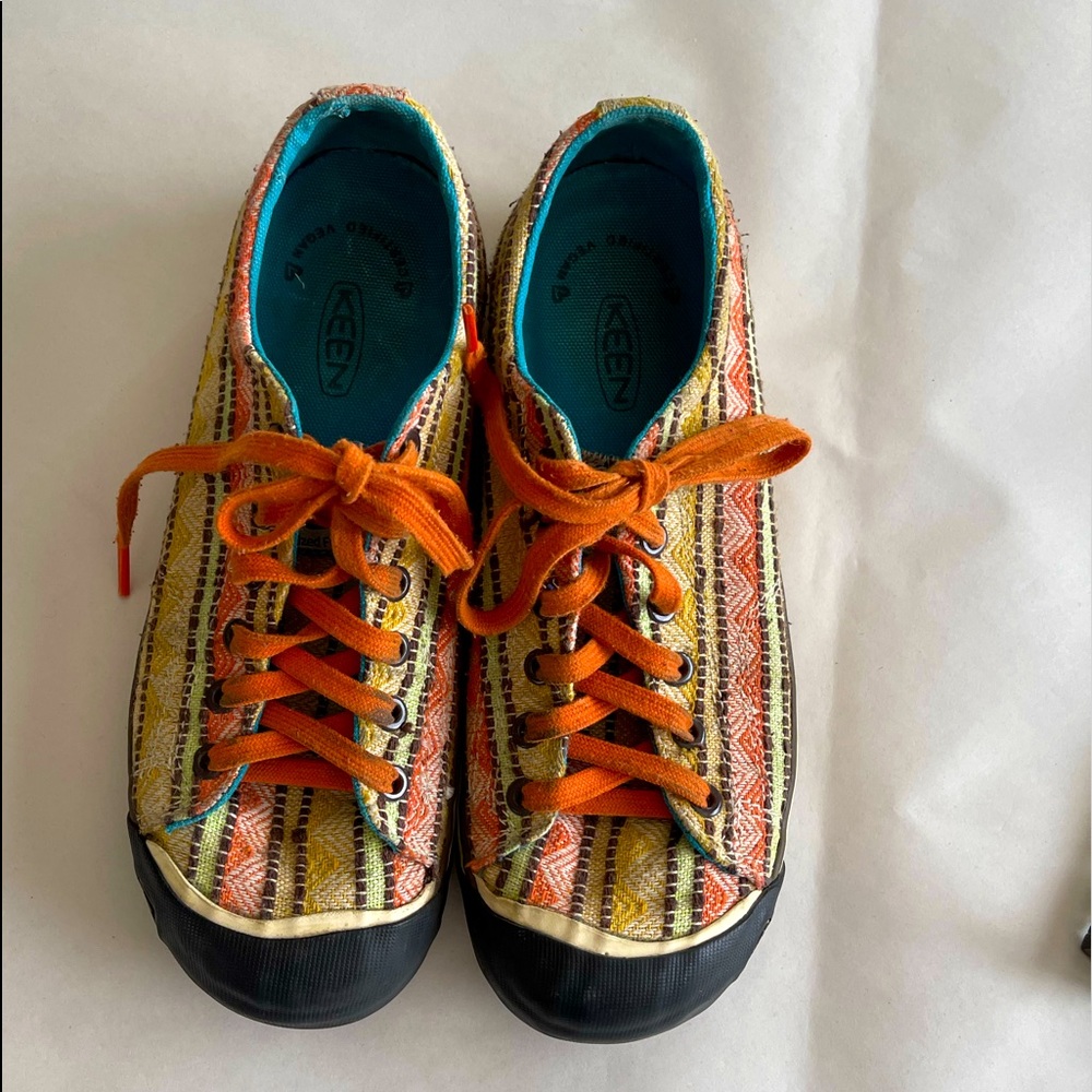 Keen colorful lace up canvas southwest pattern Shoes size 7.5
